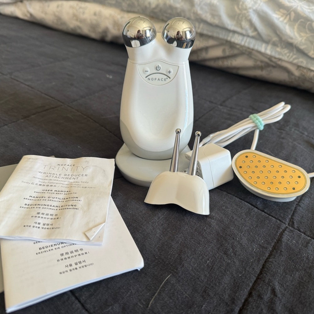 NuFACE Trinity Facial Toning Device - White/Silver